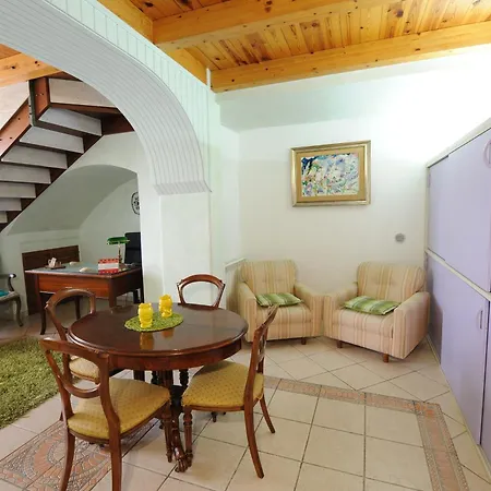 Holiday home Mamis Catania