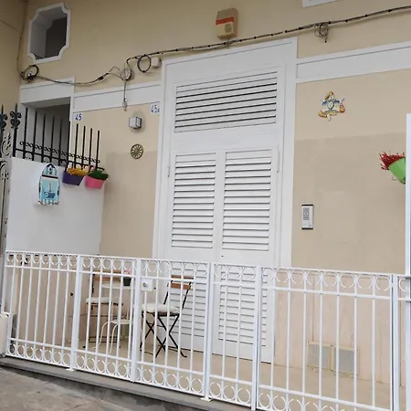 Casa vacanze Mamis Aeroporto di Catania Fontana Rossa